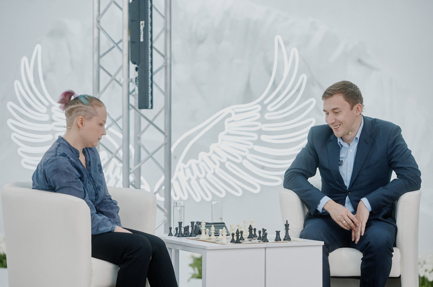 Champions Sergey Karjakin and Valentina Gunina Played Rapid Chess Specifically for the Participants of the Znanie.Pervye Marathon.