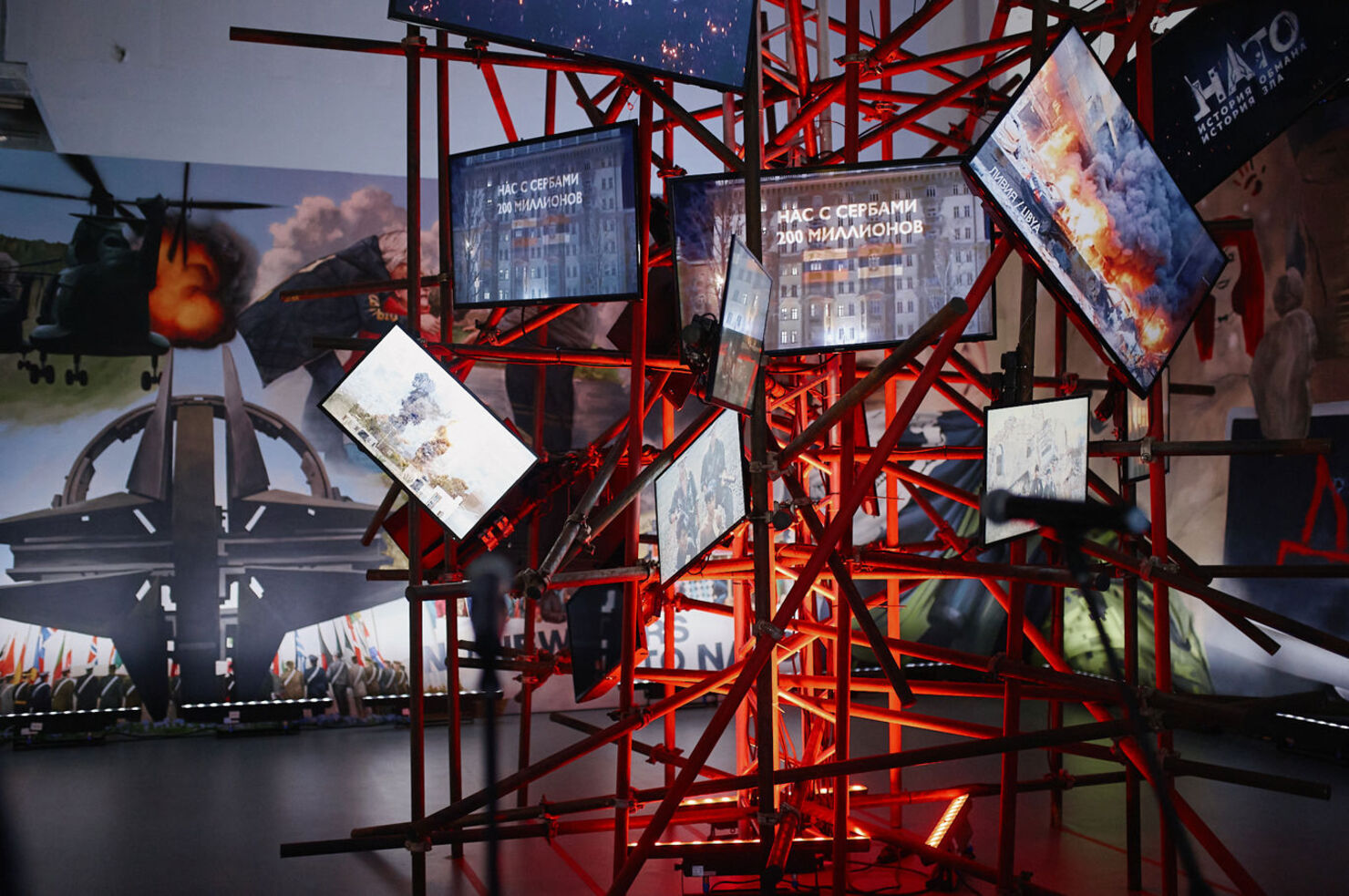 Выставка «НАТО: история обмана» открылась на площадке Всемирного фестиваля молодежи