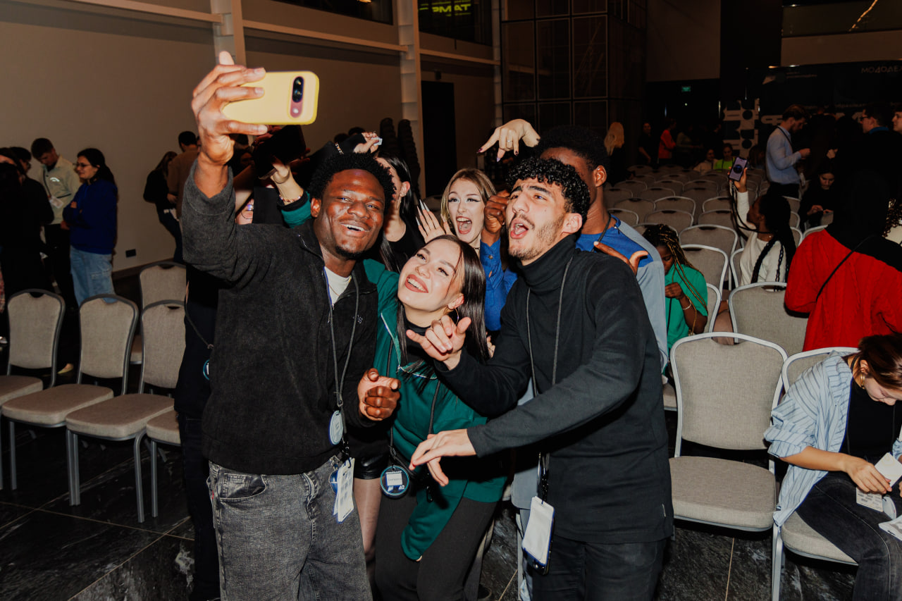 Foreign and Russian participants of the WYFD Kaluga Region International Friendship Club are introduced to the principles of youth cooperation