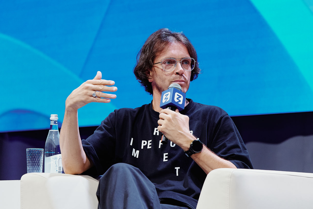 The Power of Improvisation: Arseny Popov held a creative meeting with participants of the World Youth Festival Assembly at the lecture hall of the Russian “Znanie” (Knowledge) Society